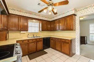 112 Lily St, Lake Jackson, TX 77566 - Photo 13
