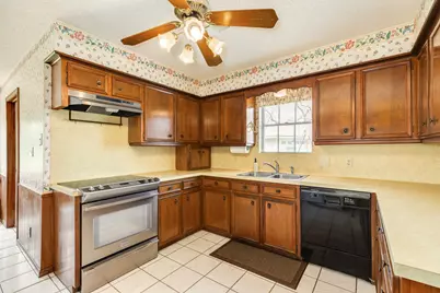 112 Lily Street, Lake Jackson, TX 77566 - Photo 5