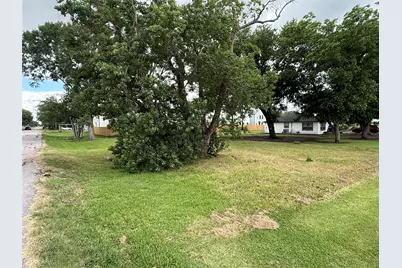 407 N 3rd Street, Beasley, TX 77417 - Photo 5