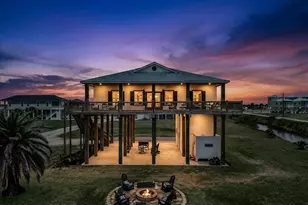 810 Casa Dr, Crystal Beach, TX 77650 - Photo 1