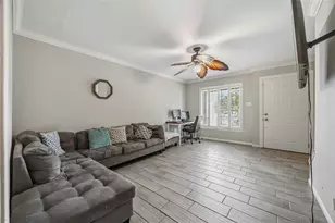 5223 Arboles Dr, Houston, TX 77035 - Photo 7