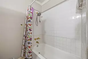 5223 Arboles Dr, Houston, TX 77035 - Photo 19