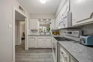5223 Arboles Dr, Houston, TX 77035 - Photo 9
