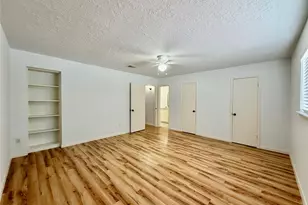 7214 Crownwest St, Houston, TX 77072 - Photo 9