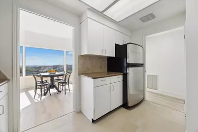 2001 Holcombe Boulevard #1905, Houston, TX 77030 - Photo 9