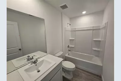 1105 Live Oak Avenue, Bay City, TX 77414 - Photo 5