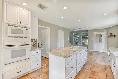 513 Meadow Bend Drive, Friendswood, TX 77546 - Photo 15