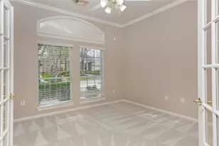 146 E Northcastle Cir, The Woodlands, TX 77384 - Photo 7