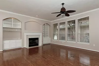 146 E Northcastle Circle, The Woodlands, TX 77384 - Photo 9