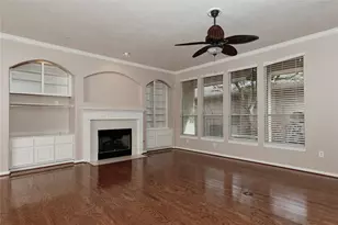 146 E Northcastle Cir, The Woodlands, TX 77384 - Photo 9