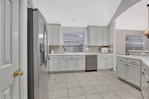 2131 Lakewind Ln, League City, TX 77573 - Photo 3