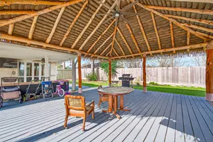 805 Camelot Ln, Friendswood, TX 77546 - Photo 41