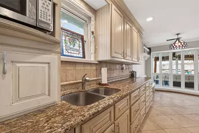 805 Camelot Lane, Friendswood, TX 77546 - Photo 23