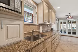 805 Camelot Ln, Friendswood, TX 77546 - Photo 23