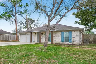 805 Camelot Ln, Friendswood, TX 77546 - Photo 49