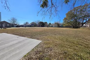 612 S Mechanic St, El Campo, TX 77437 - Photo 5