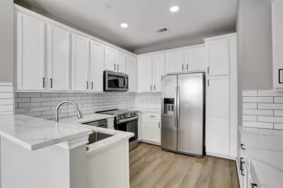 3001 Murworth Drive #404, Houston, TX 77025 - Photo 9