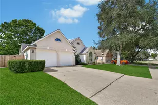 1911 Shining Stream Ln, Richmond, TX 77406 - Photo 3