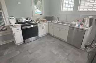 2206 Bernardo De Galvez Ave, Galveston, TX 77550 - Photo 5