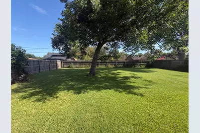 118 Honeysuckle Street, Lake Jackson, TX 77566 - Photo 13
