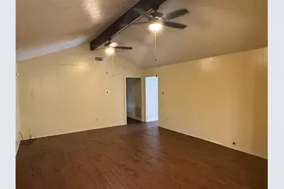 118 Honeysuckle Street, Lake Jackson, TX 77566 - Photo 5