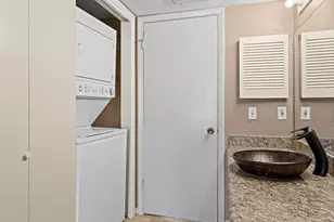 9809 Richmond Ave, Houston, TX 77042 - Photo 11