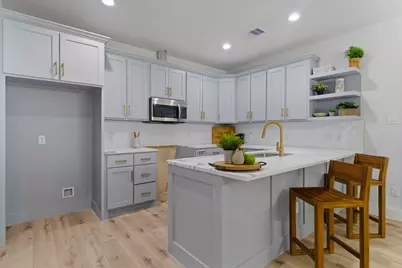 7040 Kinney Street, Houston, TX 77087 - Photo 9