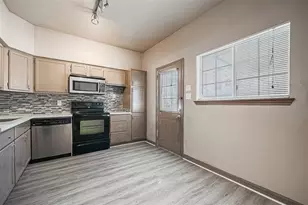 8310 Wild Rose St St, Houston, TX 77083 - Photo 17