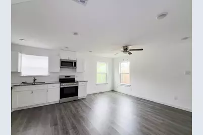 8122 Sterling Shire Street #B, Houston, TX 77078 - Photo 3
