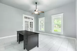 336 N Rock Island St, Angleton, TX 77515 - Photo 5