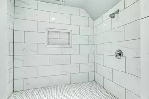 336 N Rock Island St, Angleton, TX 77515 - Photo 29