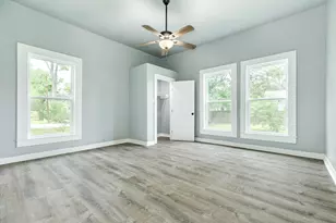 336 N Rock Island St, Angleton, TX 77515 - Photo 21