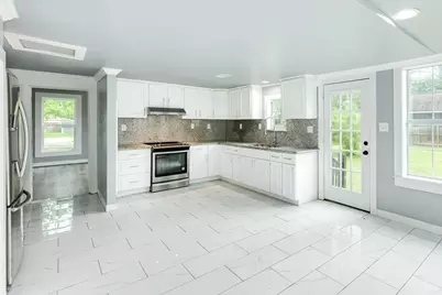 336 N Rockisland Street, Angleton, TX 77515 - Photo 3