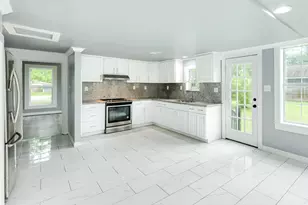 336 N Rock Island St, Angleton, TX 77515 - Photo 3