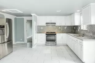 336 N Rock Island St, Angleton, TX 77515 - Photo 13