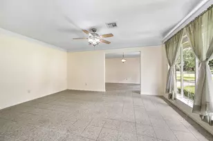 212 E Crestmont Dr, Alvin, TX 77511 - Photo 11