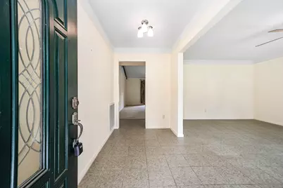 212 E Crestmont Drive, Alvin, TX 77511 - Photo 9