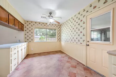 212 E Crestmont Drive, Alvin, TX 77511 - Photo 23