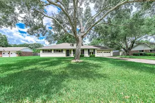 212 E Crestmont Dr, Alvin, TX 77511 - Photo 3