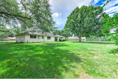 212 E Crestmont Drive, Alvin, TX 77511 - Photo 43