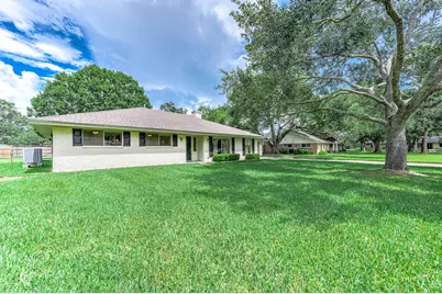212 E Crestmont Drive, Alvin, TX 77511 - Photo 3