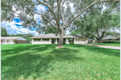212 E Crestmont Drive, Alvin, TX 77511 - Photo 1