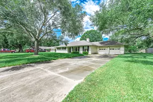 212 E Crestmont Dr, Alvin, TX 77511 - Photo 5