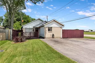 2102 Pearland Ave, Pearland, TX 77581 - Photo 1
