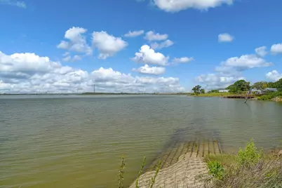 319 Oakland Street, Baytown, TX 77520 - Photo 37