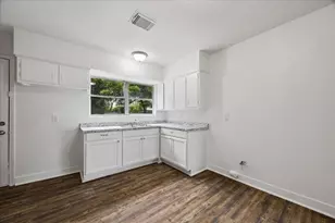 8607 Rockford Dr, Houston, TX 77033 - Photo 3