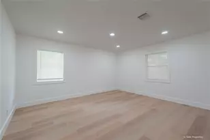 7942 Hammerly Blvd, Houston, TX 77055 - Photo 15