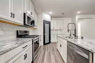 2446 Bear Crk Dr, Rosharon, TX 77583 - Photo 7