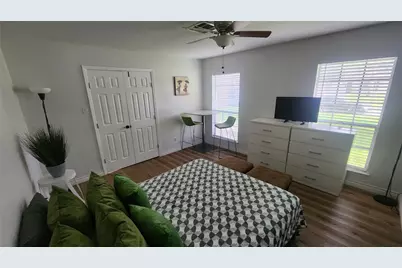 9654 Meadowland Drive, Houston, TX 77063 - Photo 7