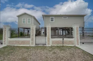 501 2nd St, San Leon, TX 77539 - Photo 1